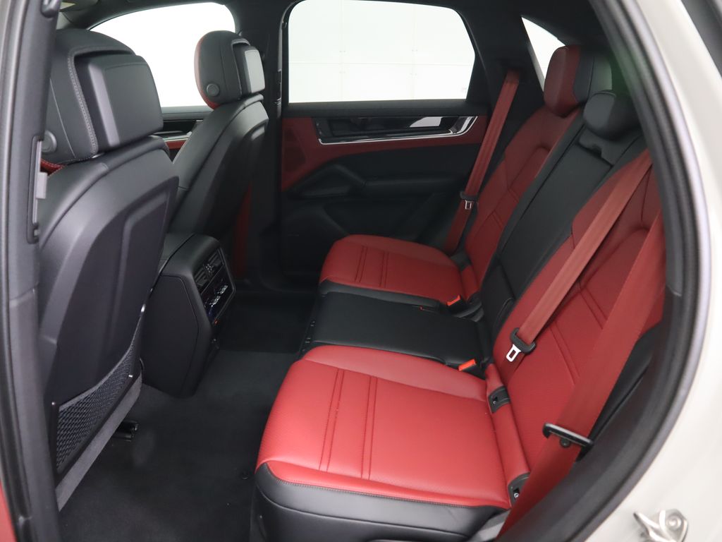 Thumbnail: 2025 Porsche Cayenne - 24