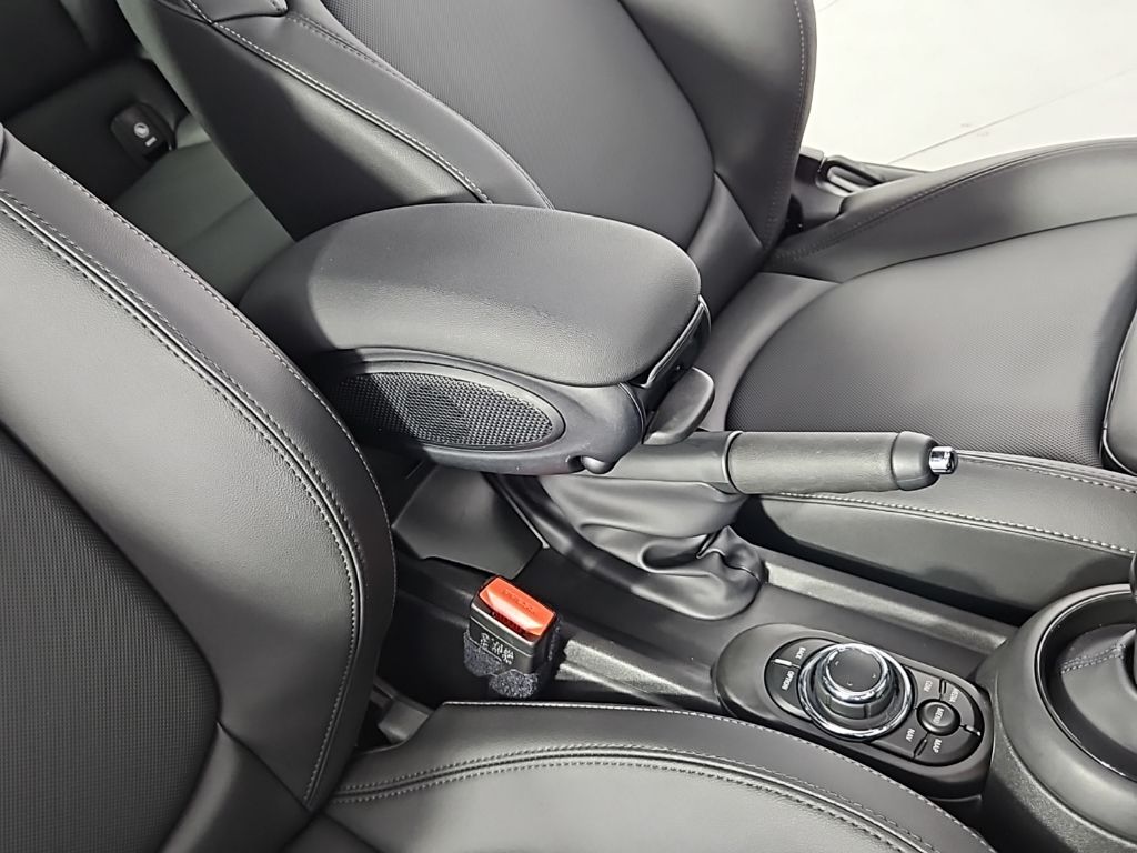 Thumbnail: 2023 MINI Cooper - 17