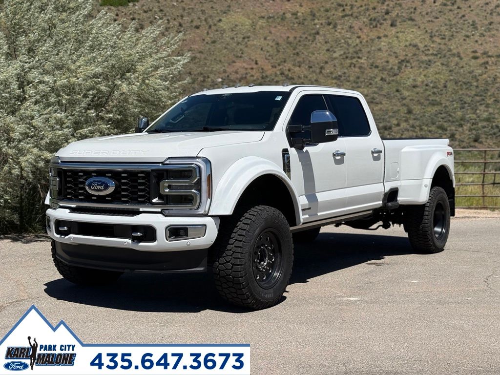 White Metallic 2024 Ford F-450 Super Duty Pickup Truck Four-Wheel Drive Automatic