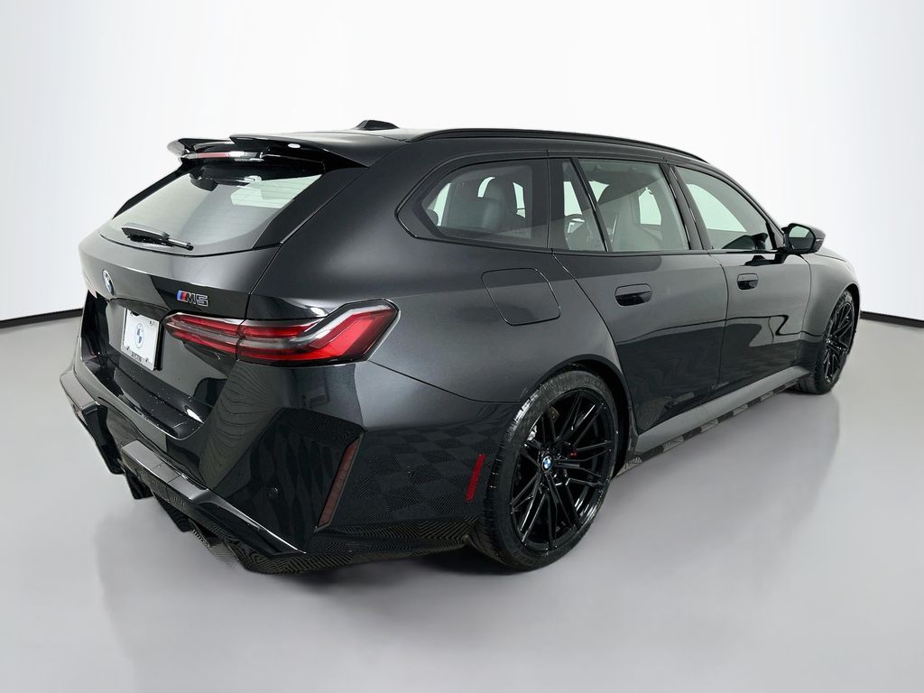 Thumbnail: 2027 BMW M5 - 5