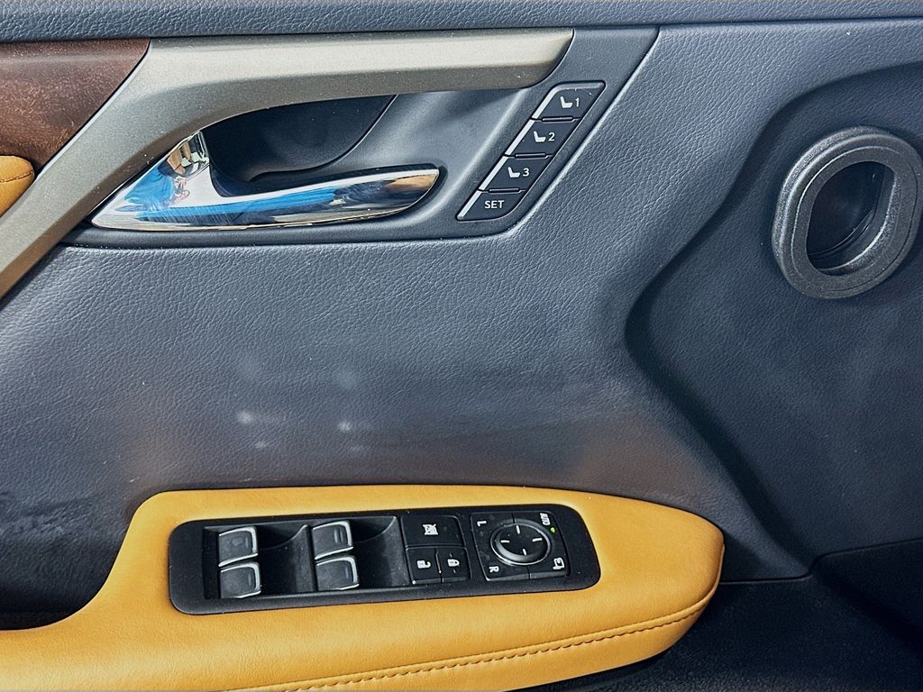 Thumbnail: 2022 Lexus RX - 18