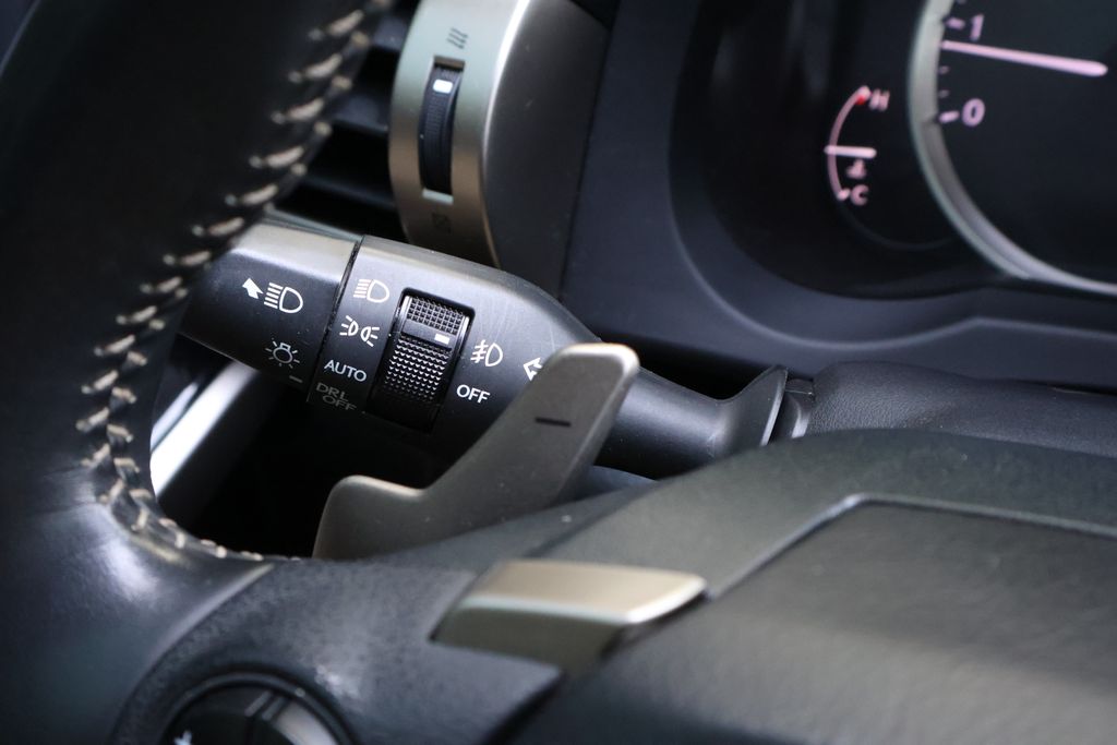 Thumbnail: 2015 Lexus IS - 26