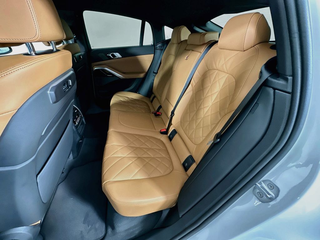 Thumbnail: 2027 BMW X6 - 17