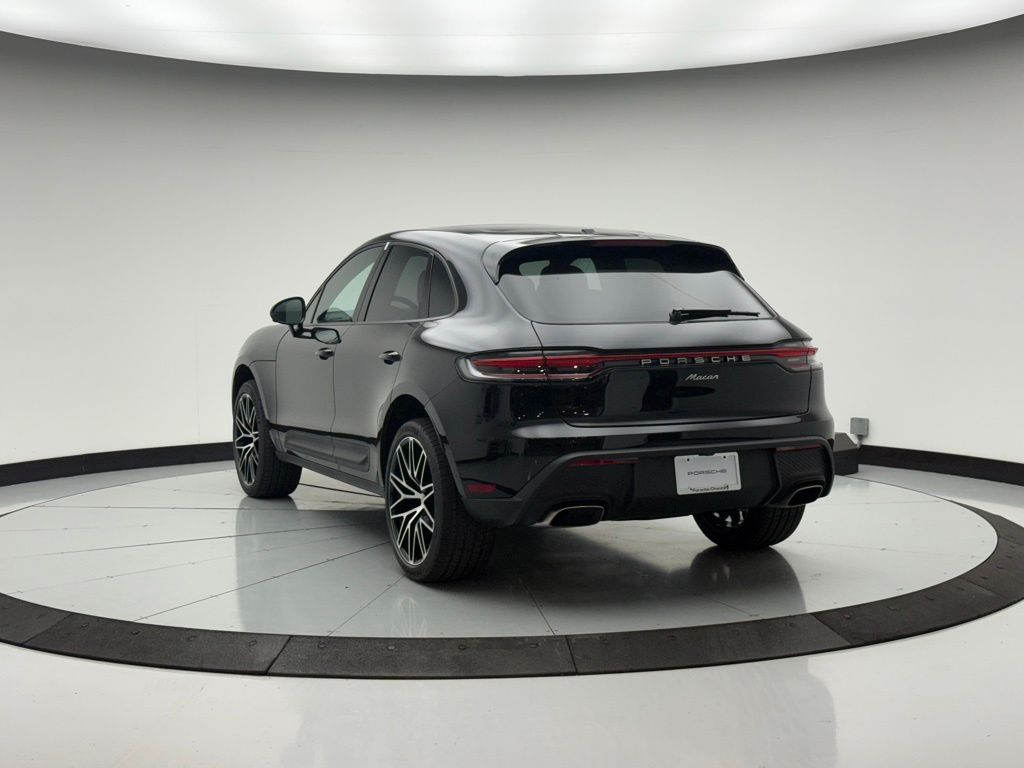 Thumbnail: 2026 Porsche Macan - 3