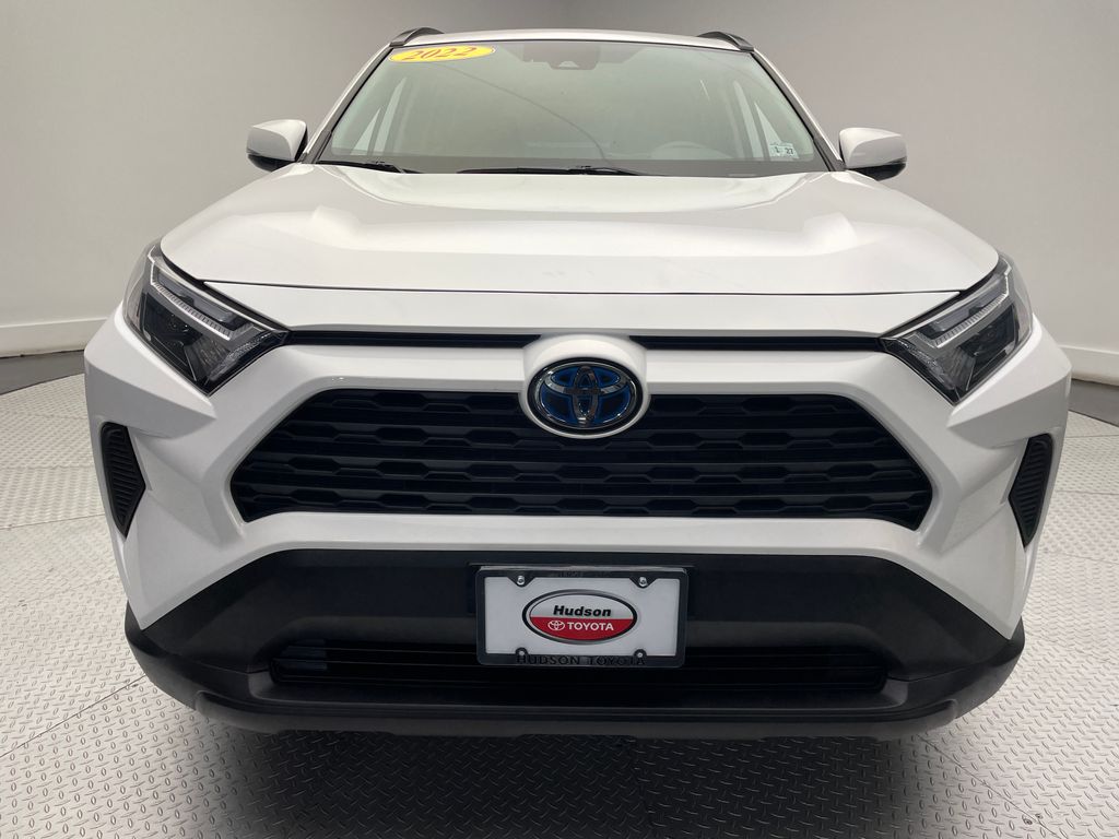 2022 Toyota RAV4 XLE 2