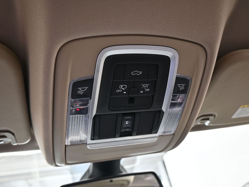 Used 2020 Diamond Black Crystal Pearlcoat Ram Laramie image 30