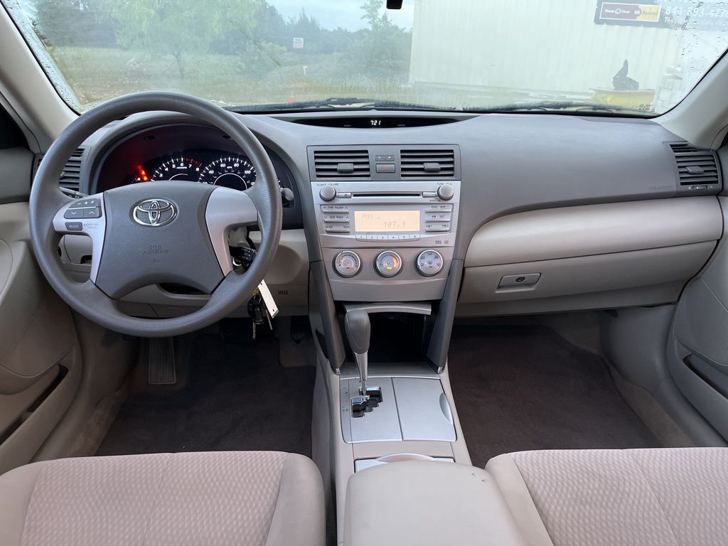 2011 Toyota Camry LE 16