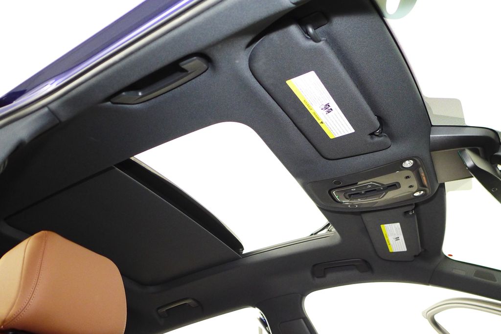 Thumbnail: 2022 Audi e-tron - 18