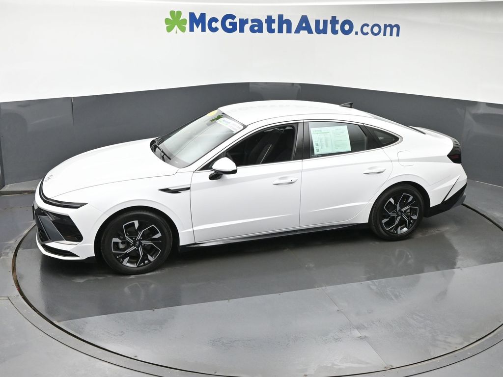 Certified Used 2024 White Hyundai SEL image 18