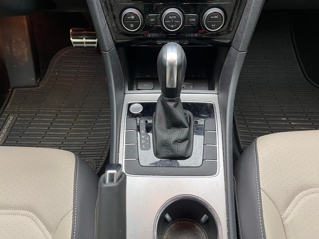 Thumbnail: 2021 Volkswagen Passat - 11