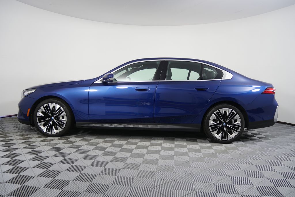 Thumbnail: 2024 BMW 5 Series - 6