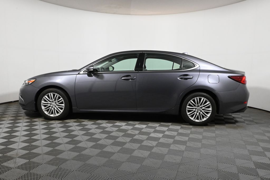 Thumbnail: 2016 Lexus ES - 2