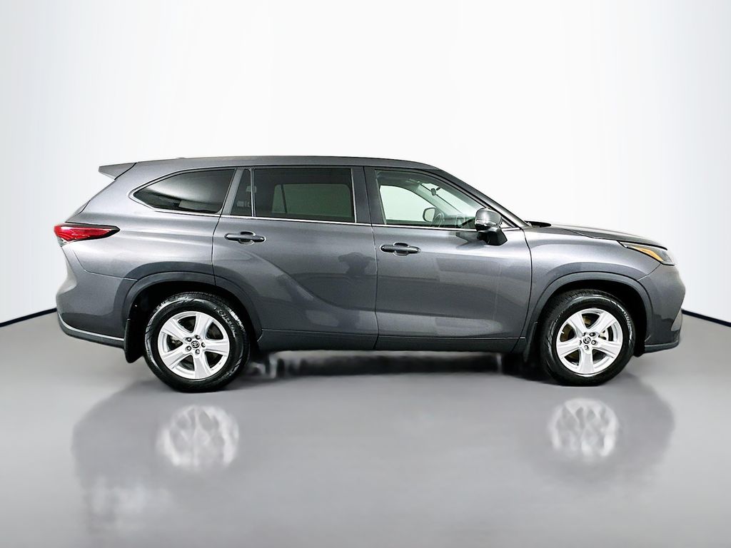 Thumbnail: 2023 Toyota Highlander - 4