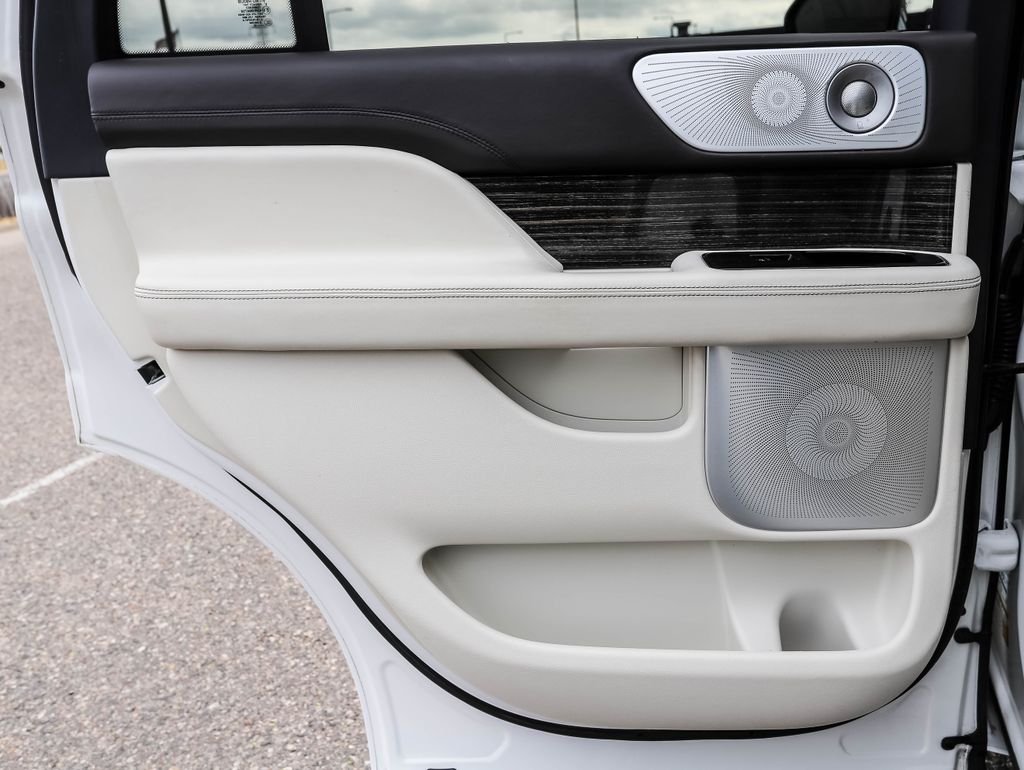 Thumbnail: 2022 Lincoln Navigator - 19