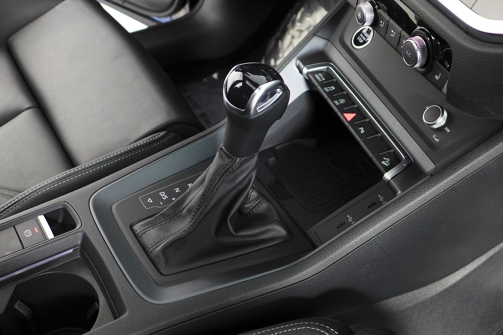 Thumbnail: 2025 Audi Q3 - 15