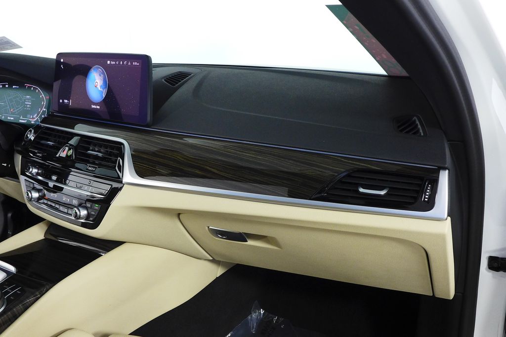 Thumbnail: 2023 BMW 5 Series - 14