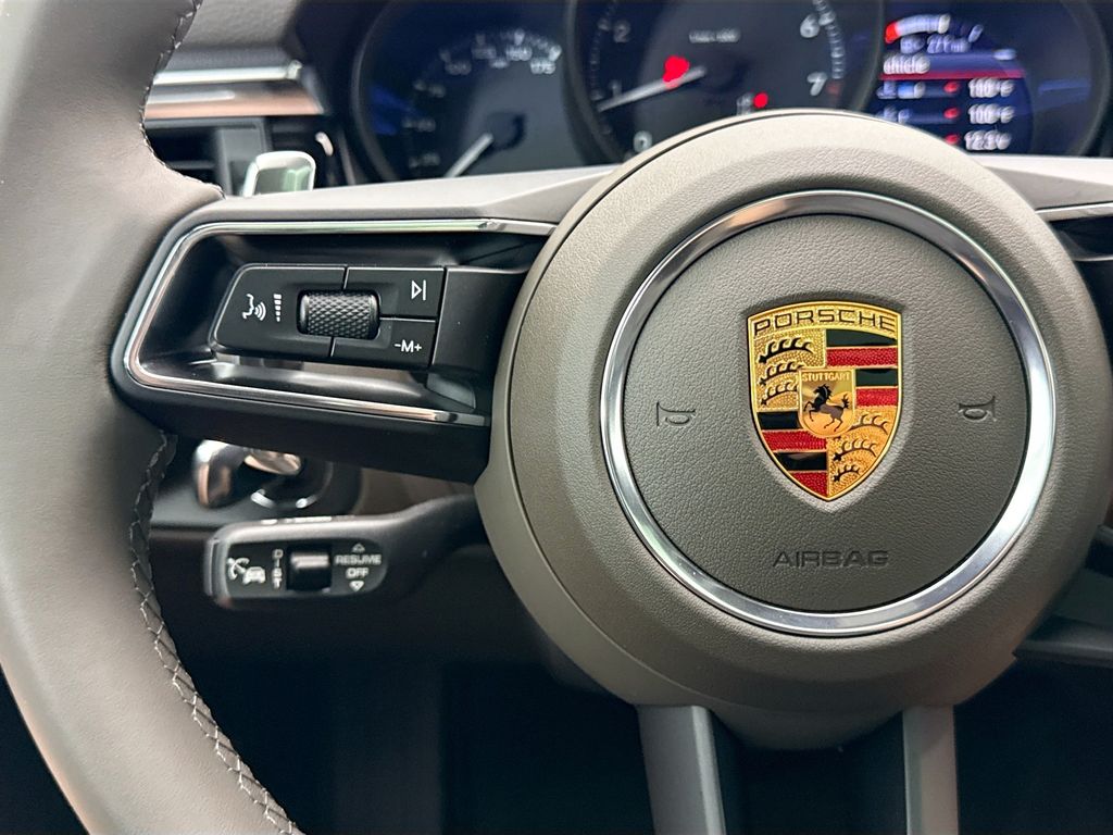 Thumbnail: 2026 Porsche Macan - 13