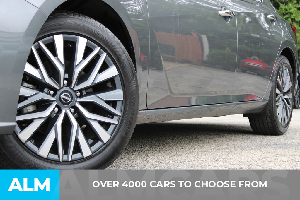 Used 2025 Gray Nissan 2.5 SV image 3