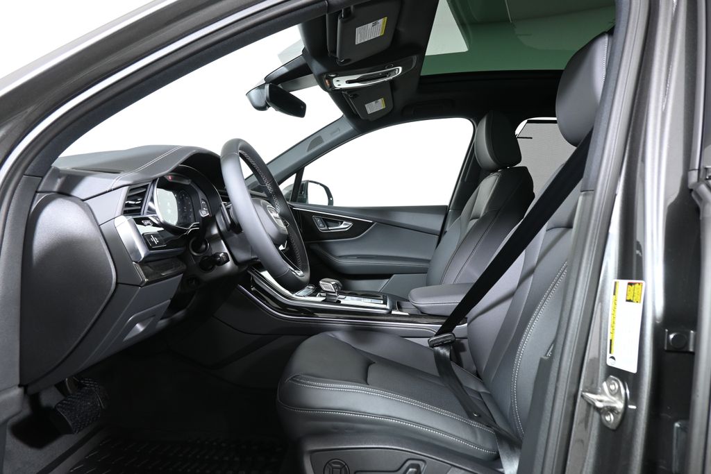 Thumbnail: 2026 Audi Q7 - 3