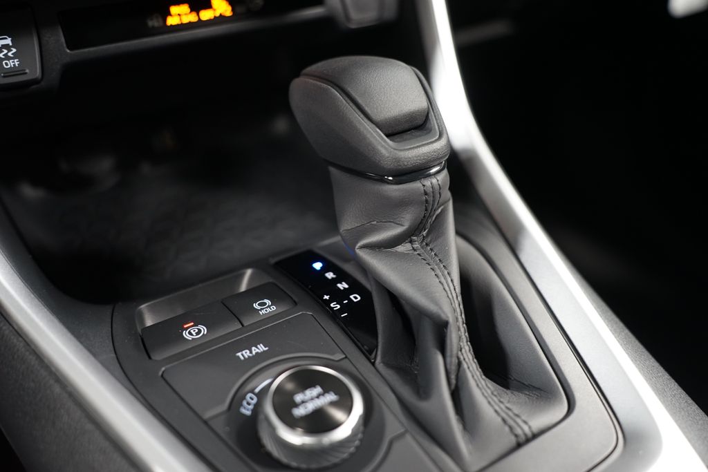 Thumbnail: 2025 Toyota RAV4 - 21