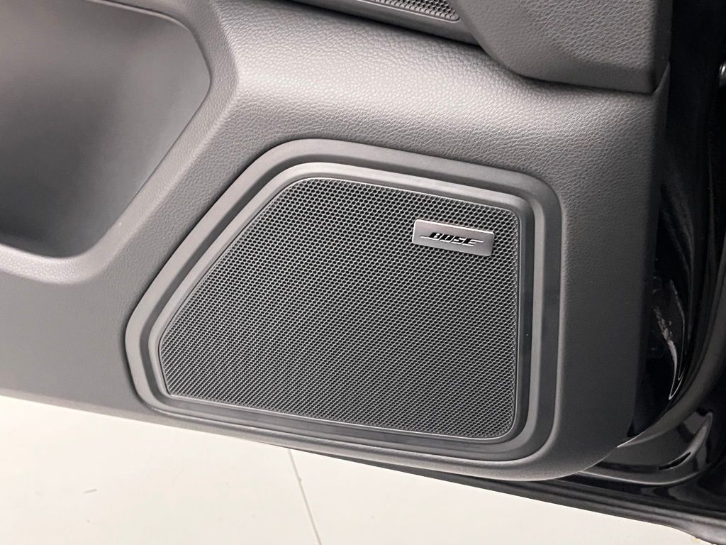 Thumbnail: 2026 Porsche Macan - 19