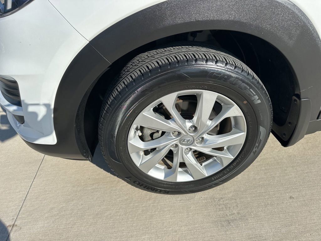 2021 White Cream Hyundai Tucson Value FWD SUV