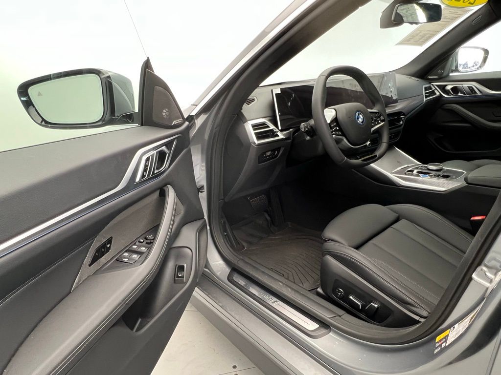 Thumbnail: 2025 BMW i4 - 22