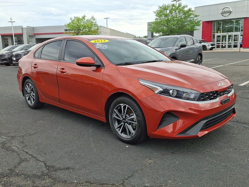Thumbnail: 2023 Kia Forte - 3