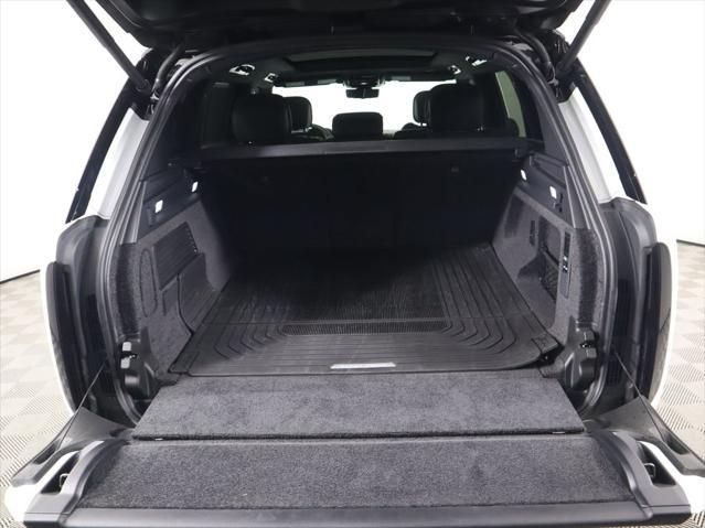 Thumbnail: 2025 Land Rover Range Rover - 30