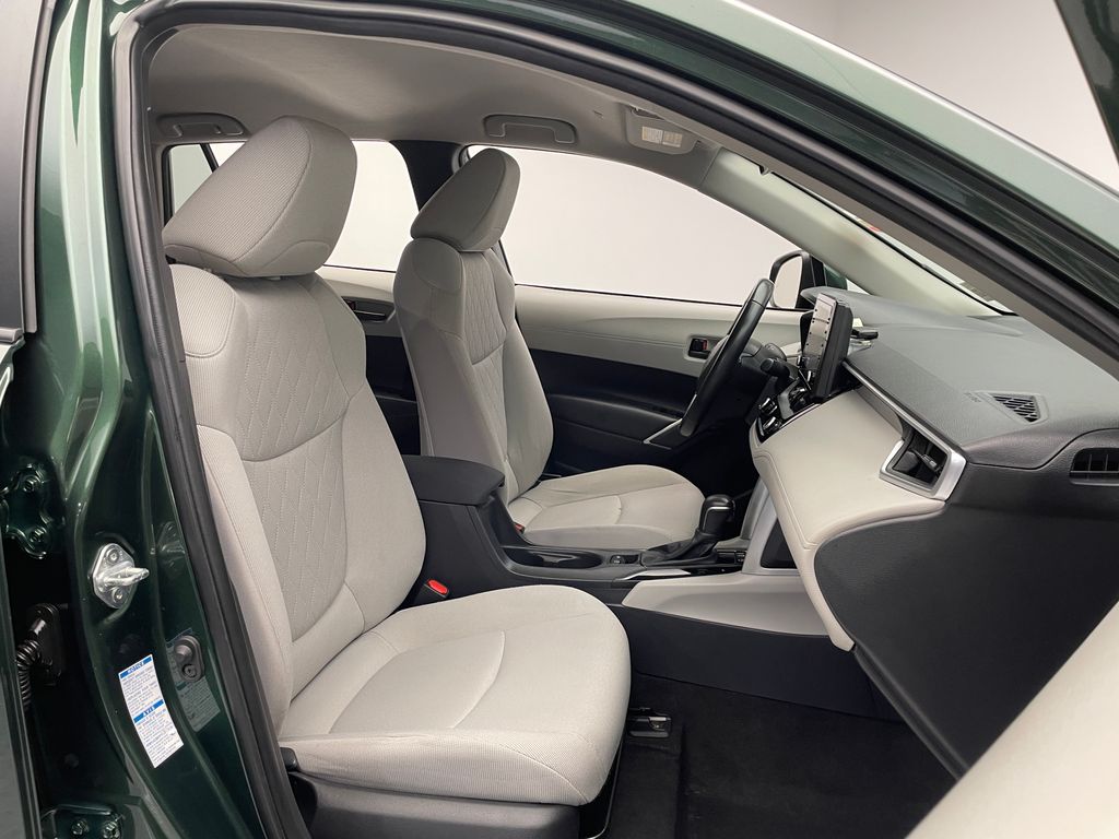 2022 Toyota Corolla Cross LE 17