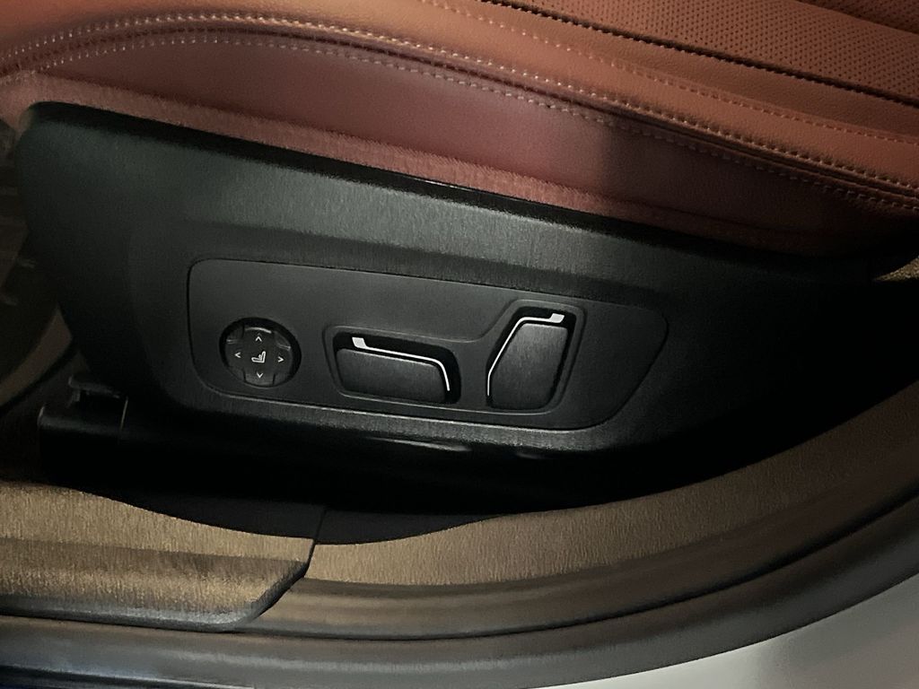 Thumbnail: 2025 BMW 3 Series - 12