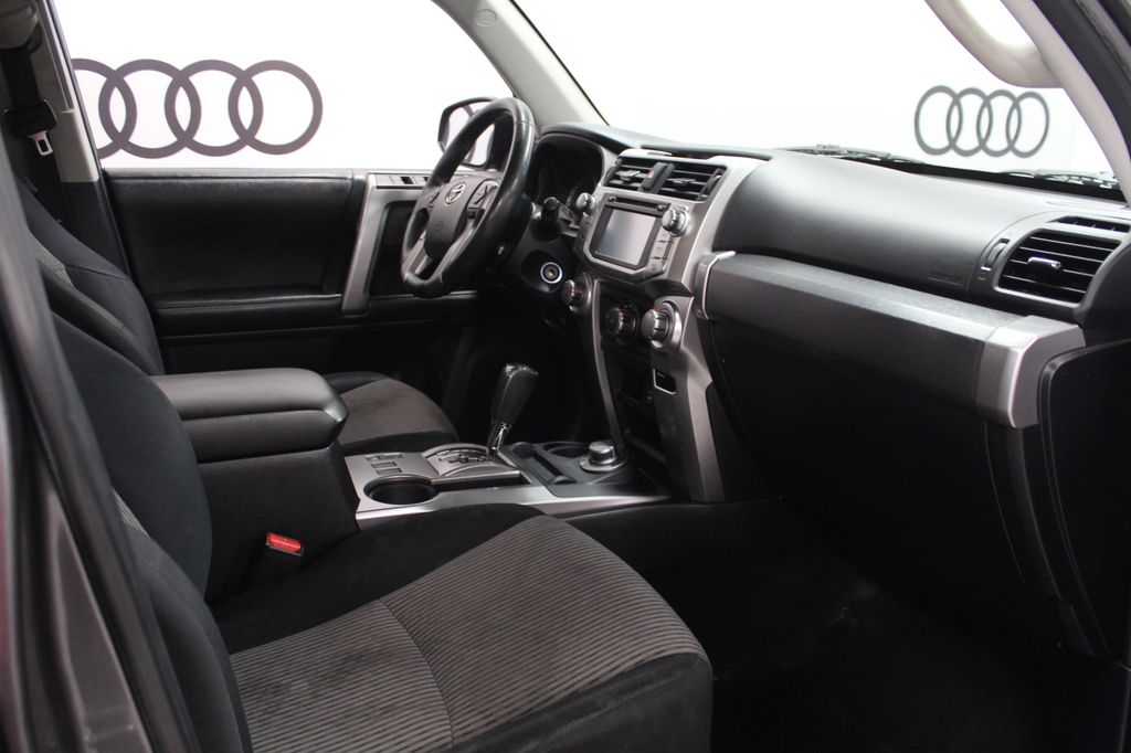 Thumbnail: 2015 Toyota 4Runner - 22