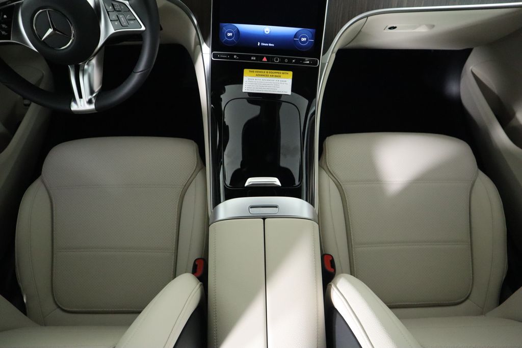 Thumbnail: 2025 Mercedes-Benz GLC - 16