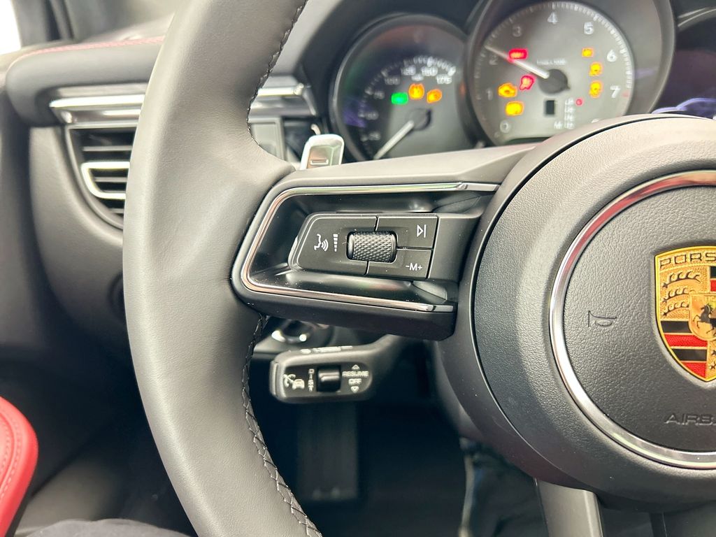 Thumbnail: 2026 Porsche Macan - 14