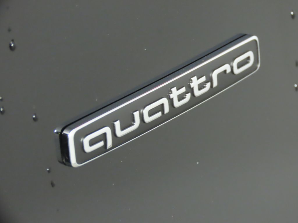 Thumbnail: 2025 Audi Q5 - 10