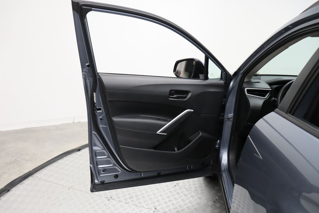 2022 Toyota Corolla Cross LE 16