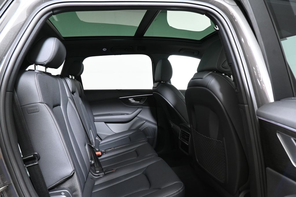 Thumbnail: 2026 Audi Q7 - 20