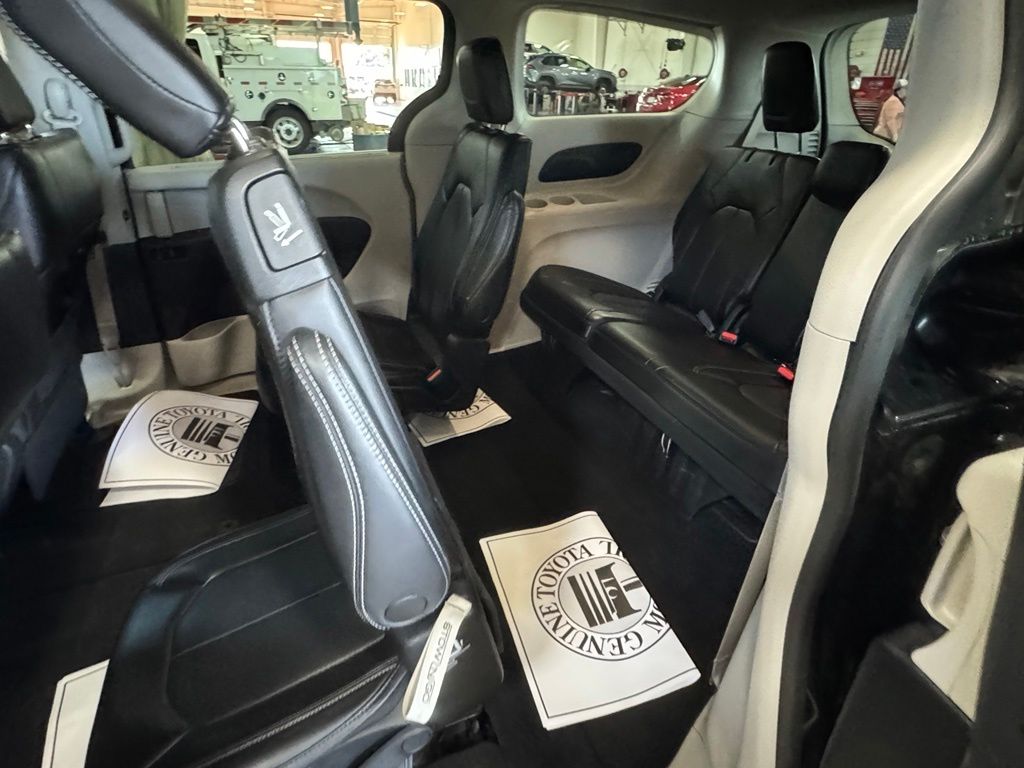 Used 2023 Chrysler Pacifica Van