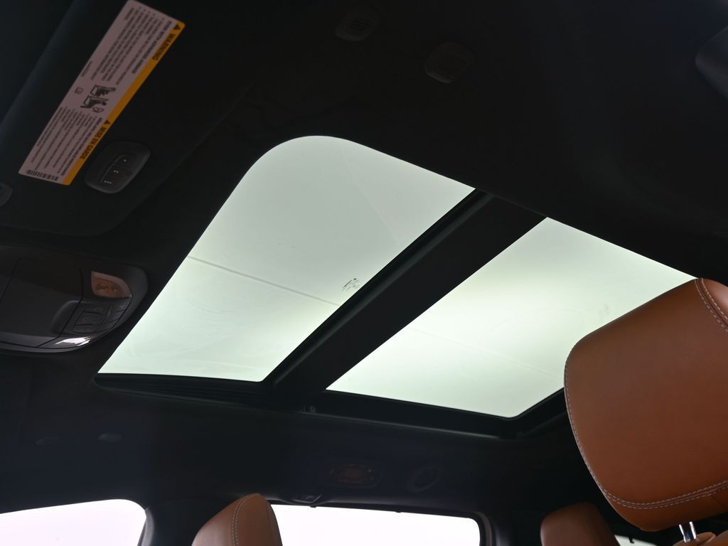 New 2026 Bright White Clearcoat Chrysler Pinnacle image 13