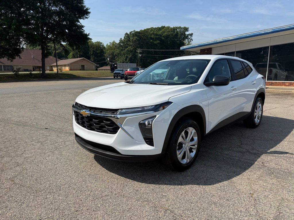 Summit White 2026 Chevrolet Trax SUV / Crossover Front-Wheel Drive 6-Speed Automatic