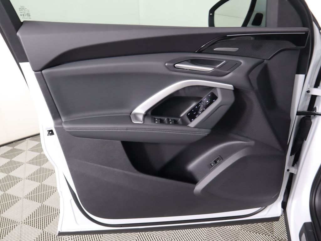 Thumbnail: 2025 Audi Q5 - 26