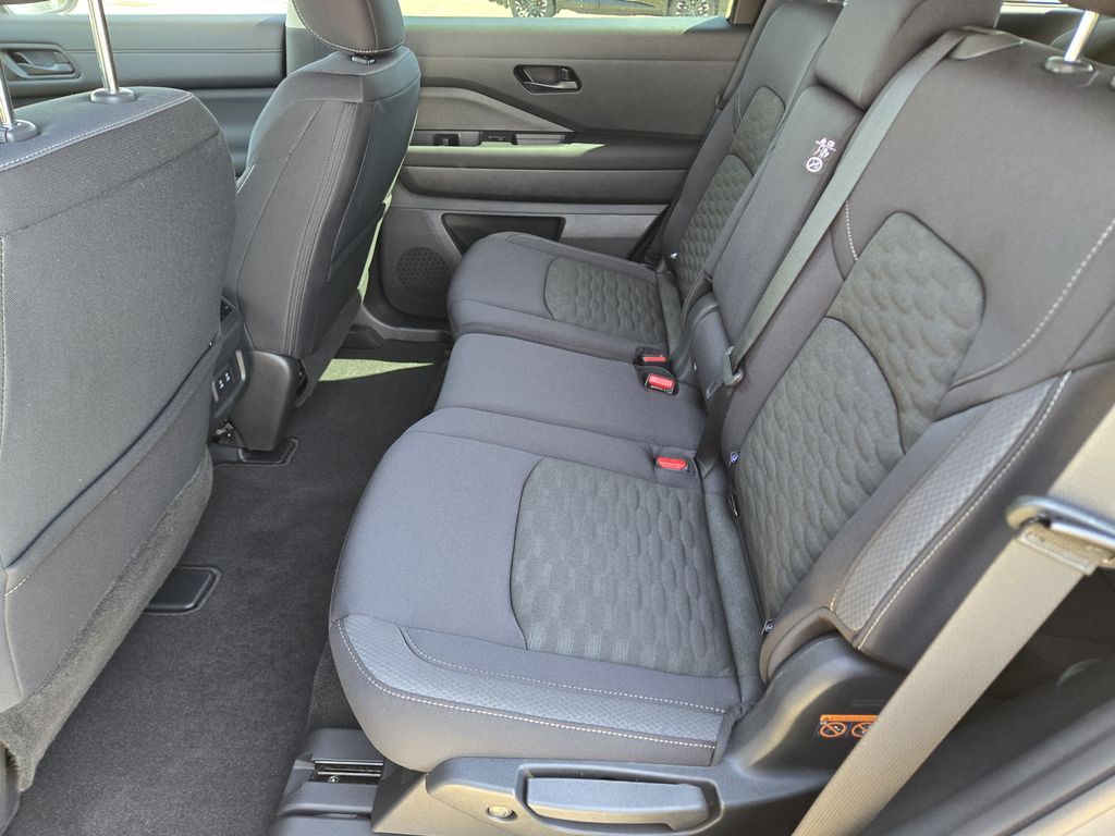 2026 Nissan Pathfinder SV - 8