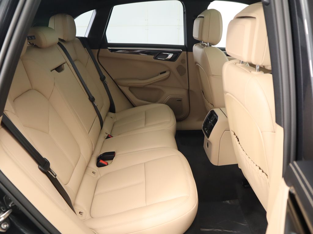 Thumbnail: 2025 Porsche Macan - 25