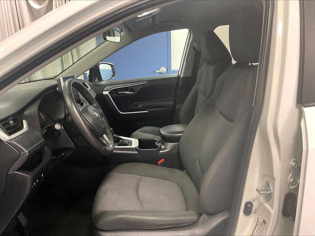 2024 Toyota RAV4 — photo 10