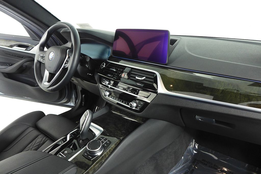 Thumbnail: 2023 BMW 5 Series - 13