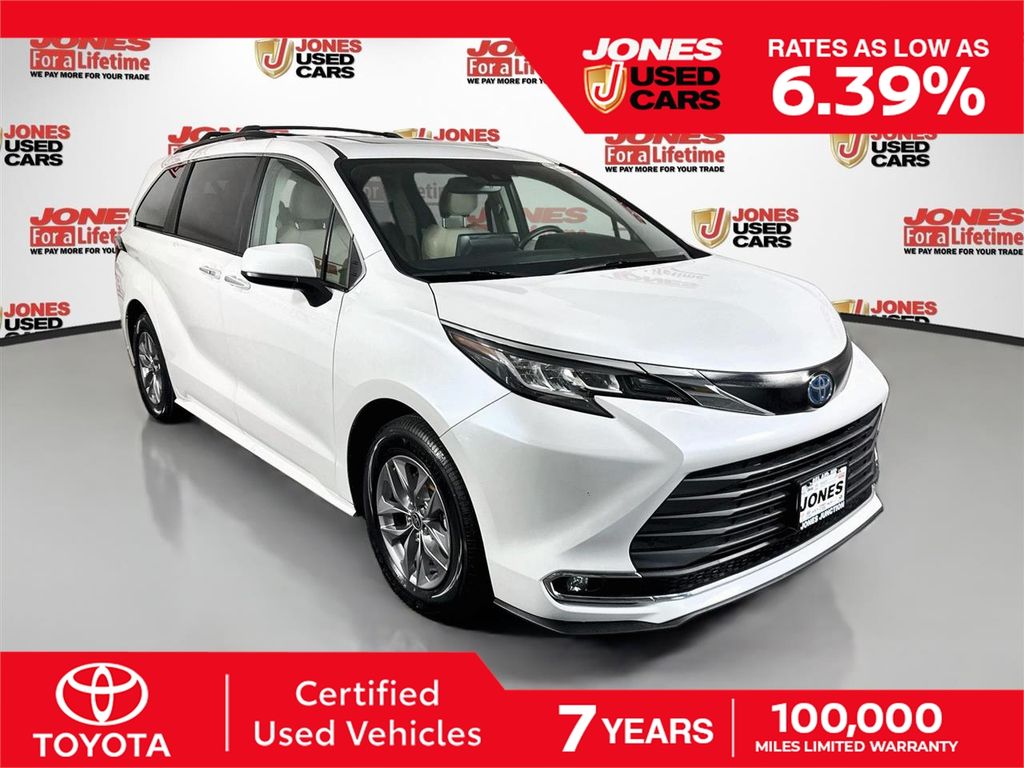 2022 Toyota Sienna XLE 7-Passenger FWD