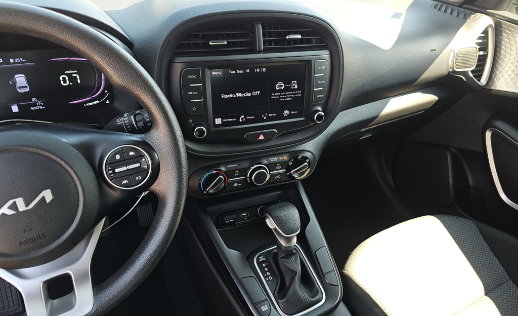 2023 Kia Soul LX photo 6
