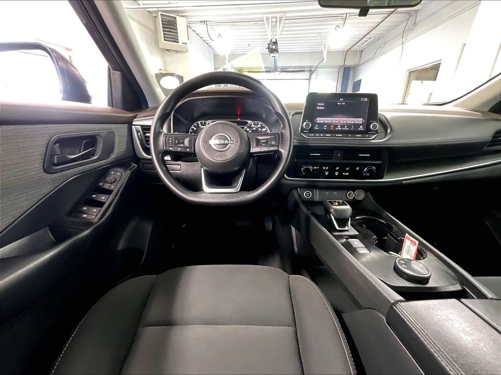 2023 Nissan Rogue — photo 17