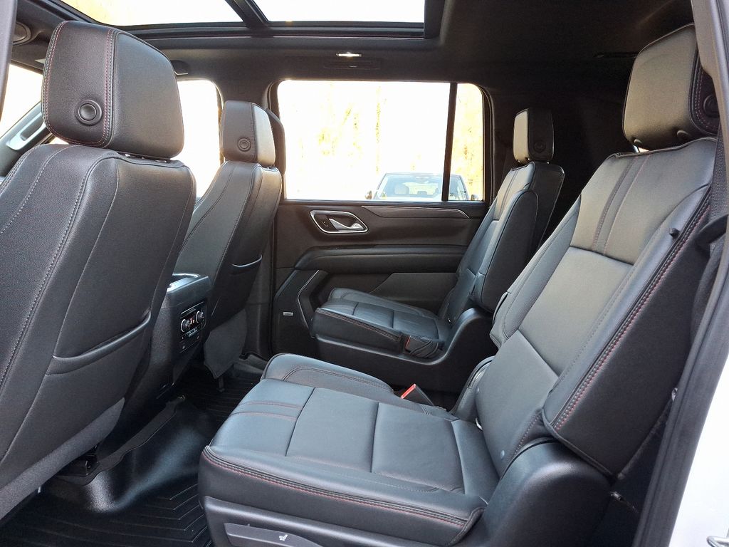 2022 Chevrolet Suburban RST 10