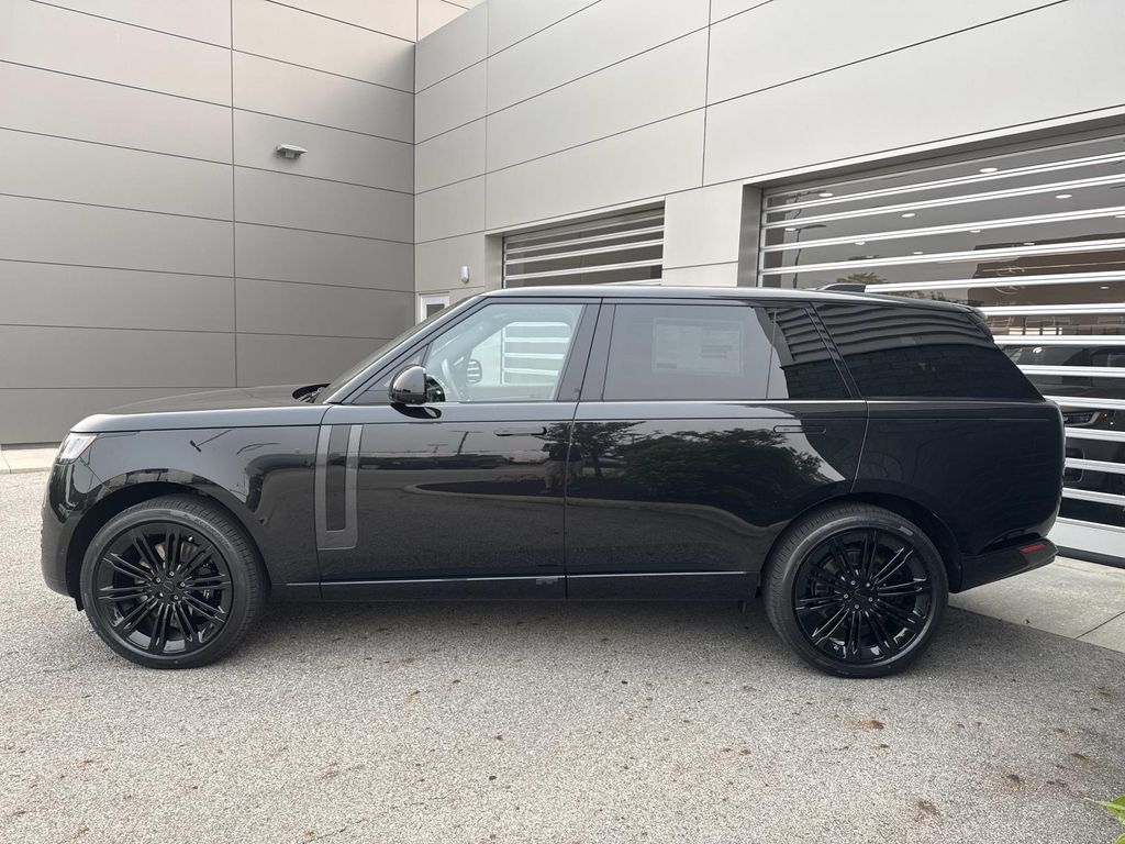 New 2026 Black Land Rover SE image 4